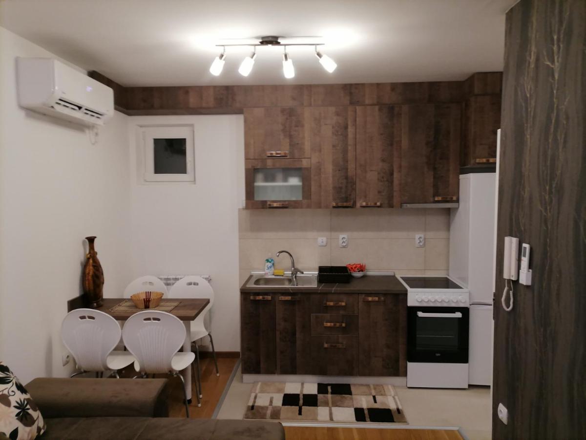 Apartman Ana Ni Esterno foto